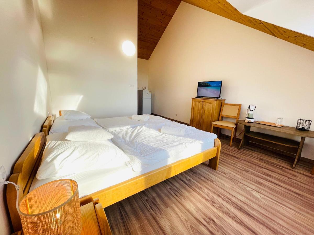 Fisher'S Deluxe Apartments บาลาตอนฟือเรด ภายนอก รูปภาพ